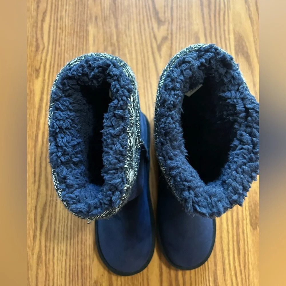 Navy Blue Muk Luks Short Winter Fall Fur Boots Knit Buttoned Women’s Size 9 - Picture 5 of 6